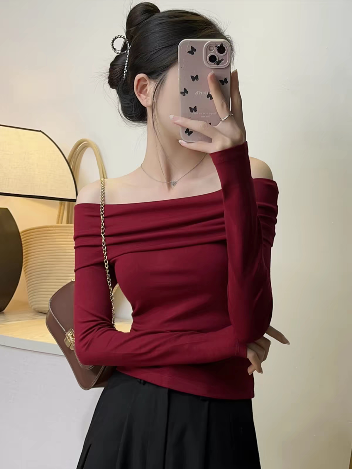 酒红露肩韩系一字肩长袖t恤女秋季设计感小众紧身纯欲辣妹上衣