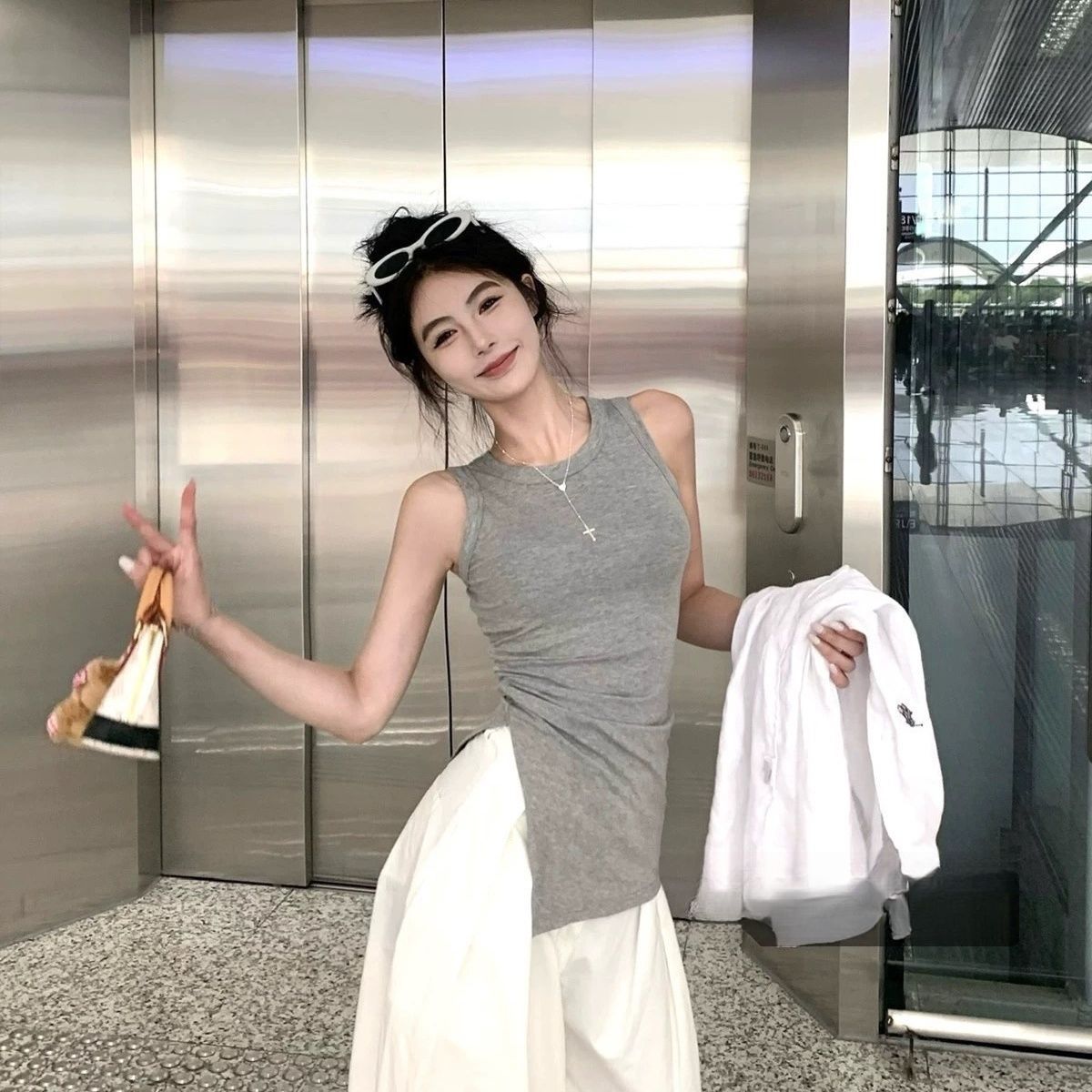 韩版辣妹灰色无袖背心女夏季设计感开叉薄款修身外穿不规则上衣潮