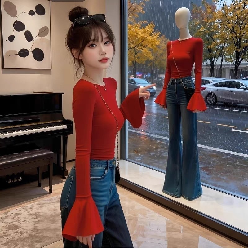 独特超好看红色喇叭袖短t恤女秋冬高级感气质修身内搭打底衫上衣