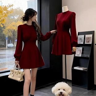法式复古高级感圆领设计红色连衣裙女2025秋季新款收腰显瘦穿搭潮