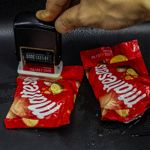 迷你式生产日期打码机可调日月年印章白色油墨喷印器小型防水速干