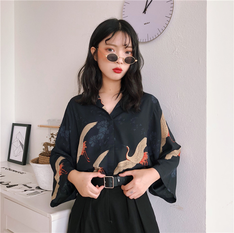 Real price ~ Vintage crane V-neck shirt