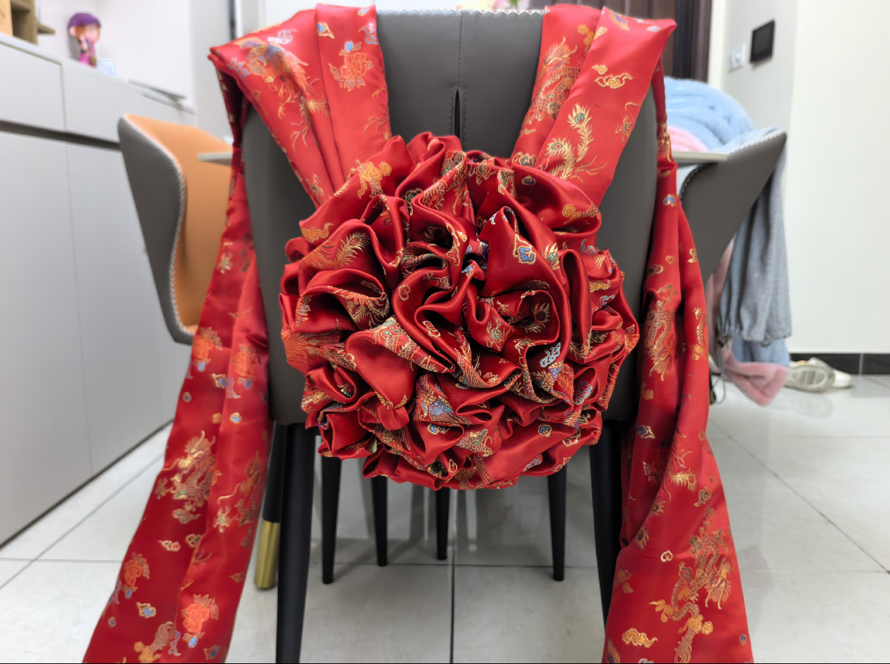 【出租】婚礼华丽款牵巾红绣球出租牵巾礼婚服道具出租