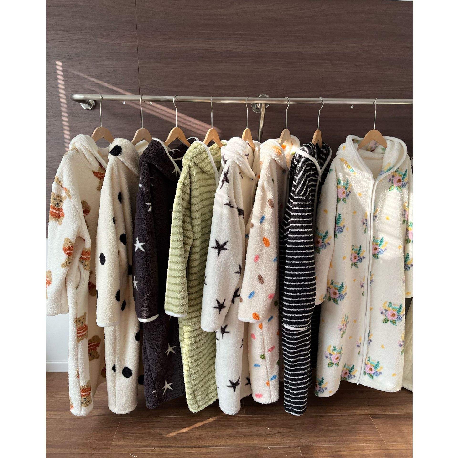 行走的被窝条纹珊瑚绒睡衣女加厚保暖家居服睡袍连帽