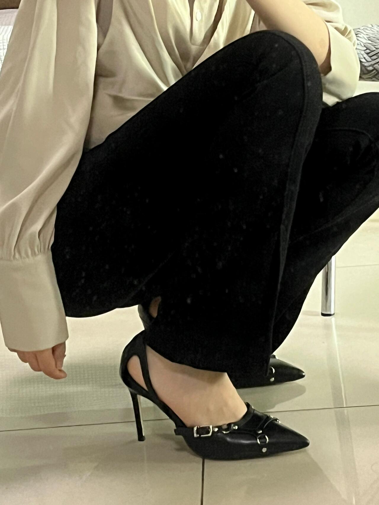 MINGFANG ROCK N ROLL CRAZY FLOWER SHOES ITS REALLY COOL AND HE IS REALLY INVINCIBLE TO WEAR THIS YEAR