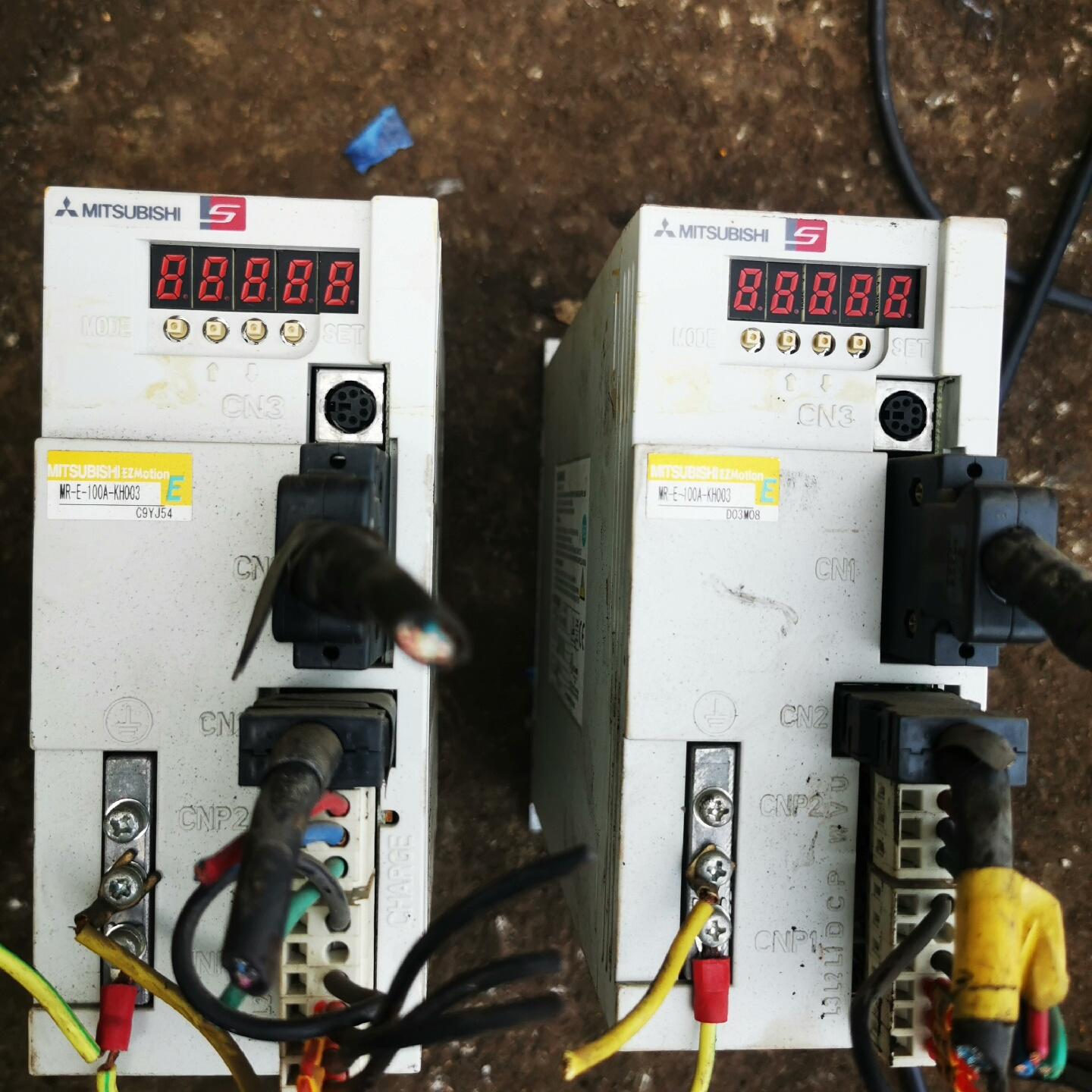 驱动器两台 MR-E-100A-KH003 1KW