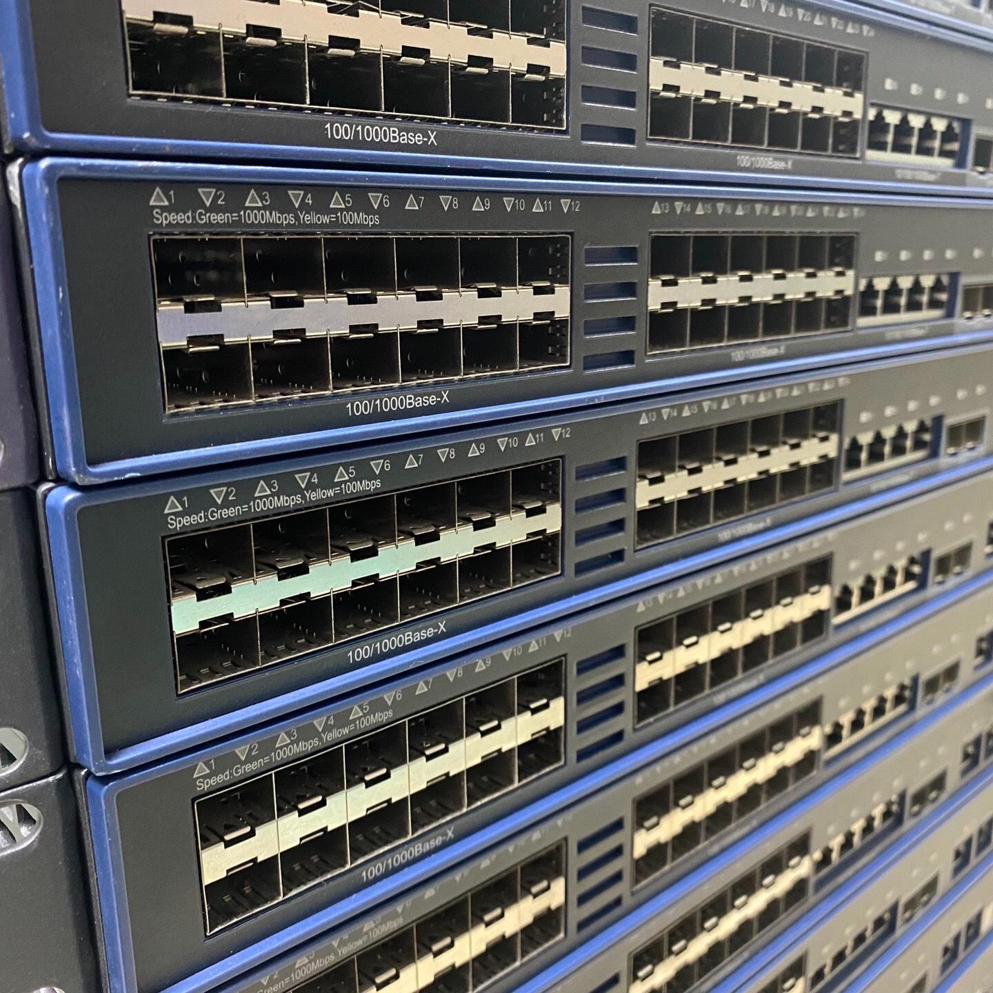 S5500-34F-HI 三层万兆以太网交换机。