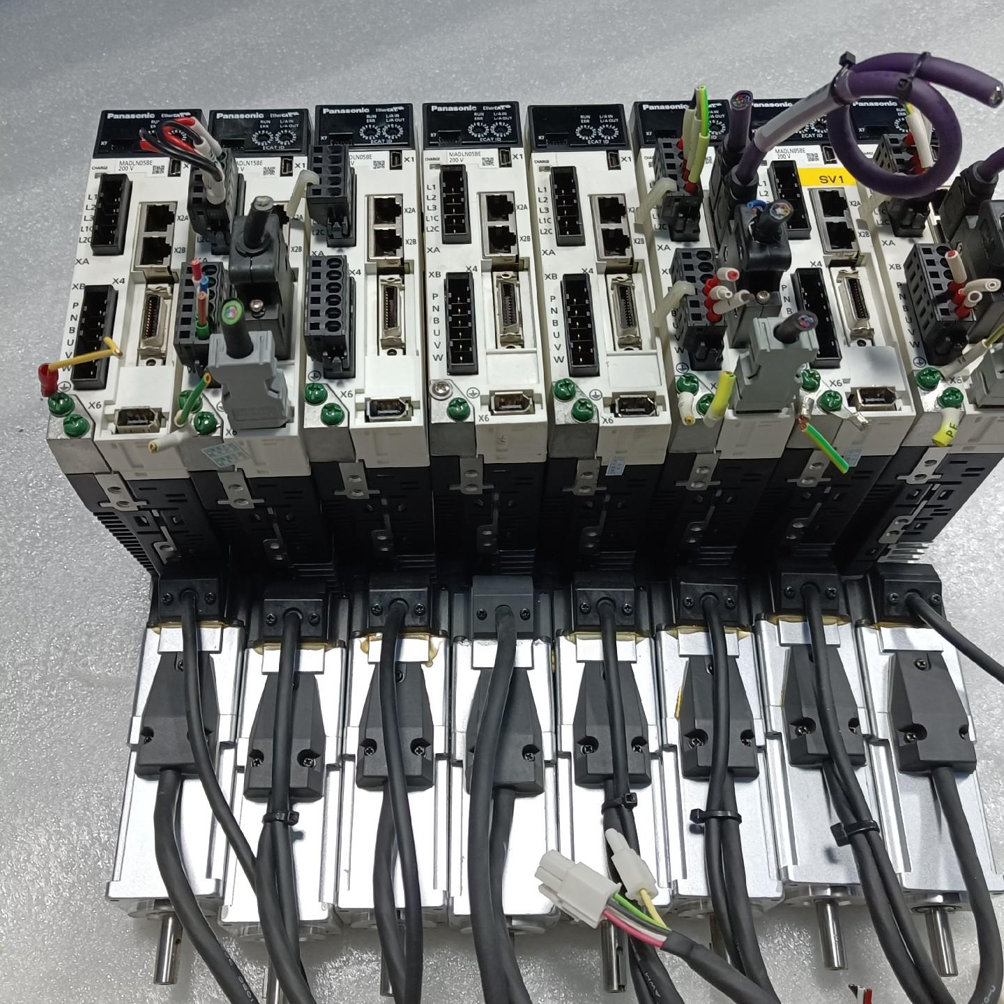 A6伺服套装 成色如图 功能正常！内含驱动器MADLN0