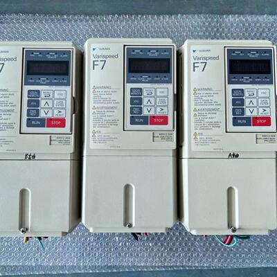 安川 F7变频器 型号CIMR-F7B42P2 2.2kW