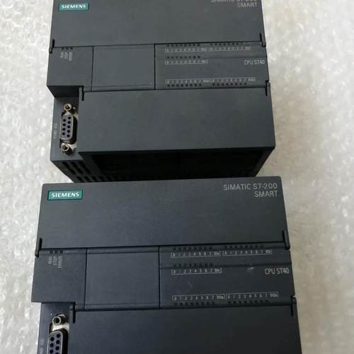 PLC  6ES7 288-1ST40-0AA0两台