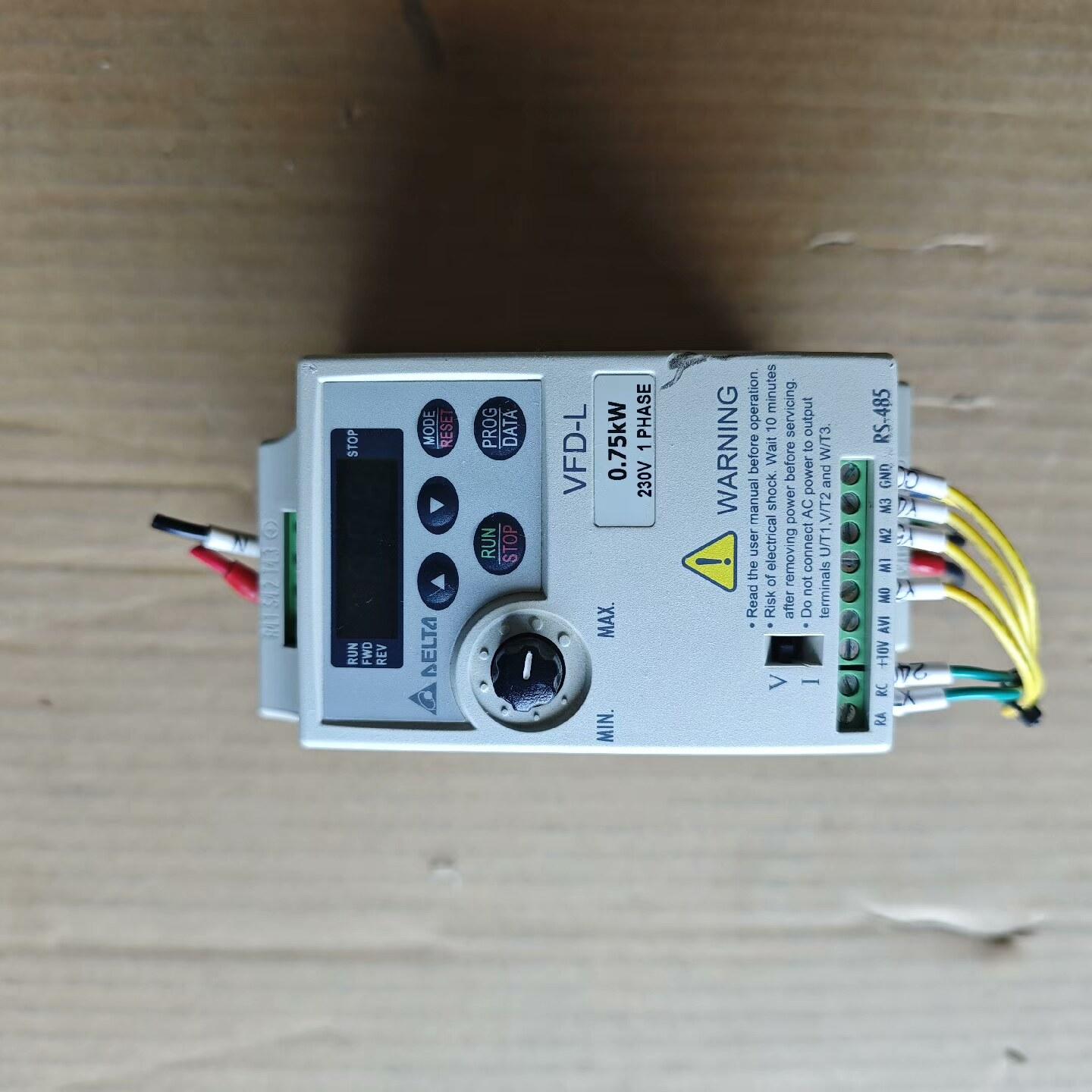 拆机台达变频器VFD007L21A