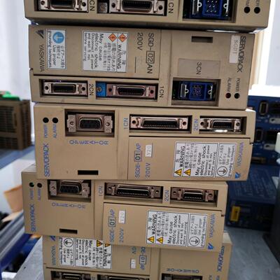 安川伺服驱动器 型号SGDE-02AN 成色轻微使用痕迹 两