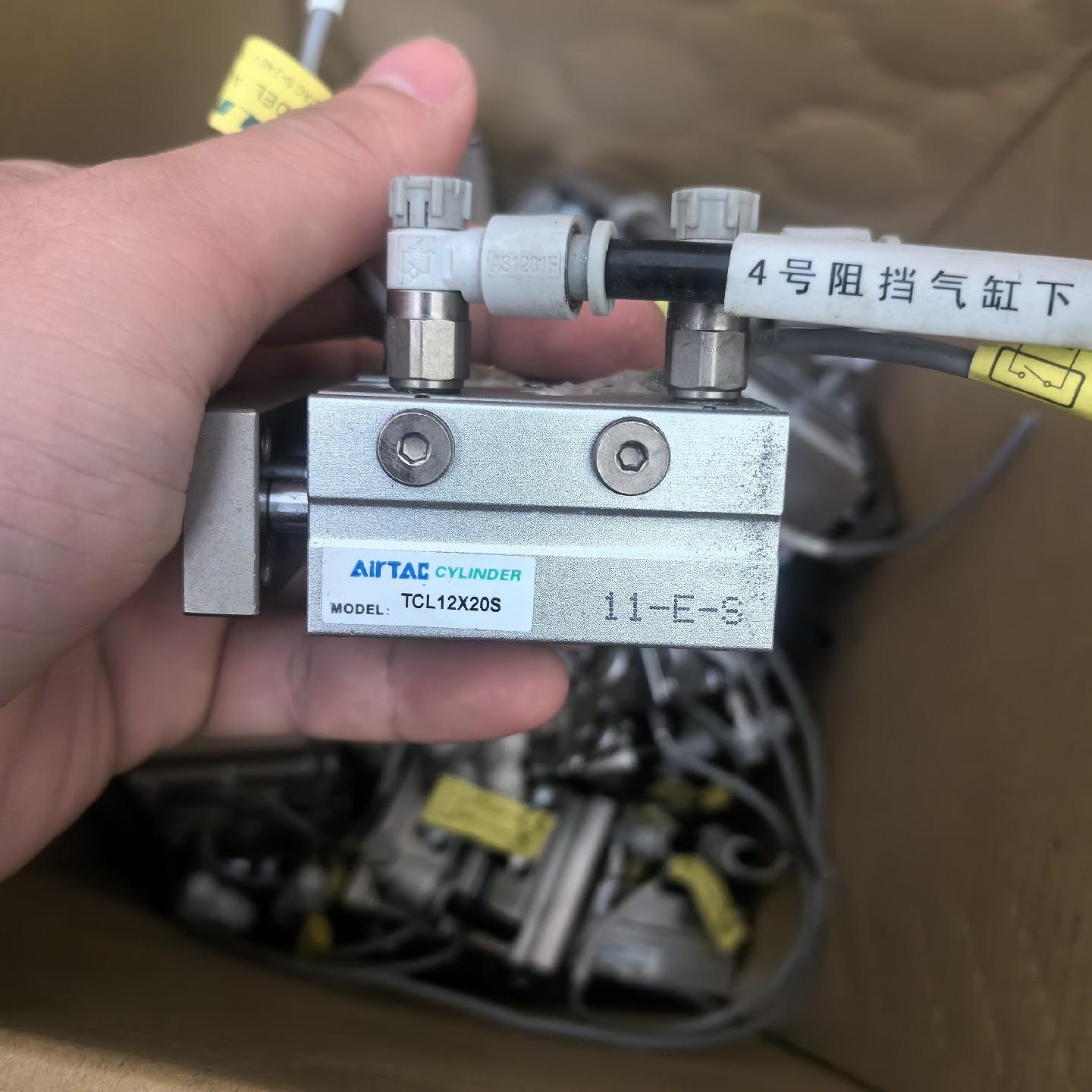 三轴气缸TCL12X20S