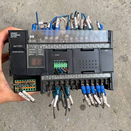 龙PLC  CP1H-XA40DT-D
