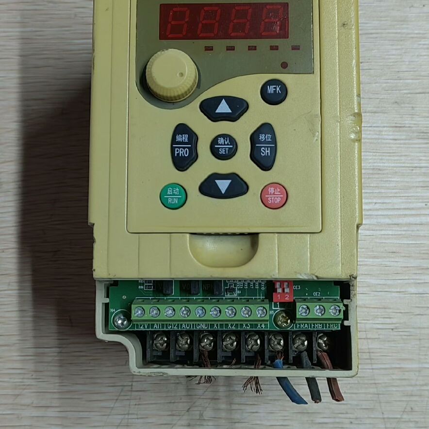 变频器D1M-0.75T4-1A    拆机 380V