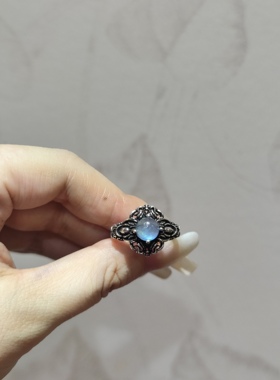 2025新品小众扭结款天然魔鬼海蓝宝钛钢托指环开口可调节戒指饰品