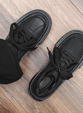 男鞋冬季2025新款百搭运动休闲鞋高级感痞帅潮鞋小众厚底黑色板鞋