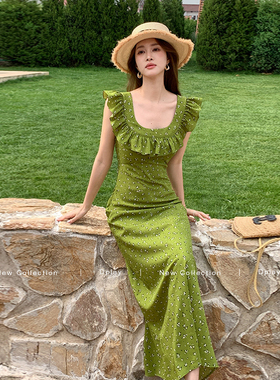 DPLAY2026春季【度假系列】法式绿色碎花吊带连衣裙女气质长裙子