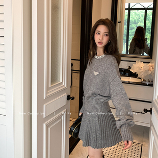 DPLAY2026春季新款灰色针织衫女含羊毛闪钻设计长袖上衣毛衣