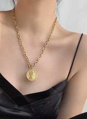 欧美时尚个性复古人像圆牌钛钢吊坠链条高级气质冷淡风简约项链女