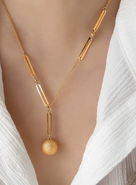 高级感金色项链磨砂小金球吊坠有求必应秋冬毛衣链时尚气质锁骨链