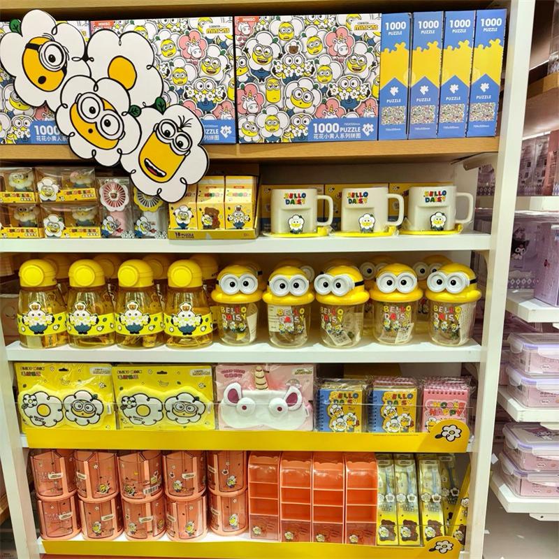 名创优品miniso 小黄人拼图牙刷线圈本惊喜礼盒套装手持风扇印章