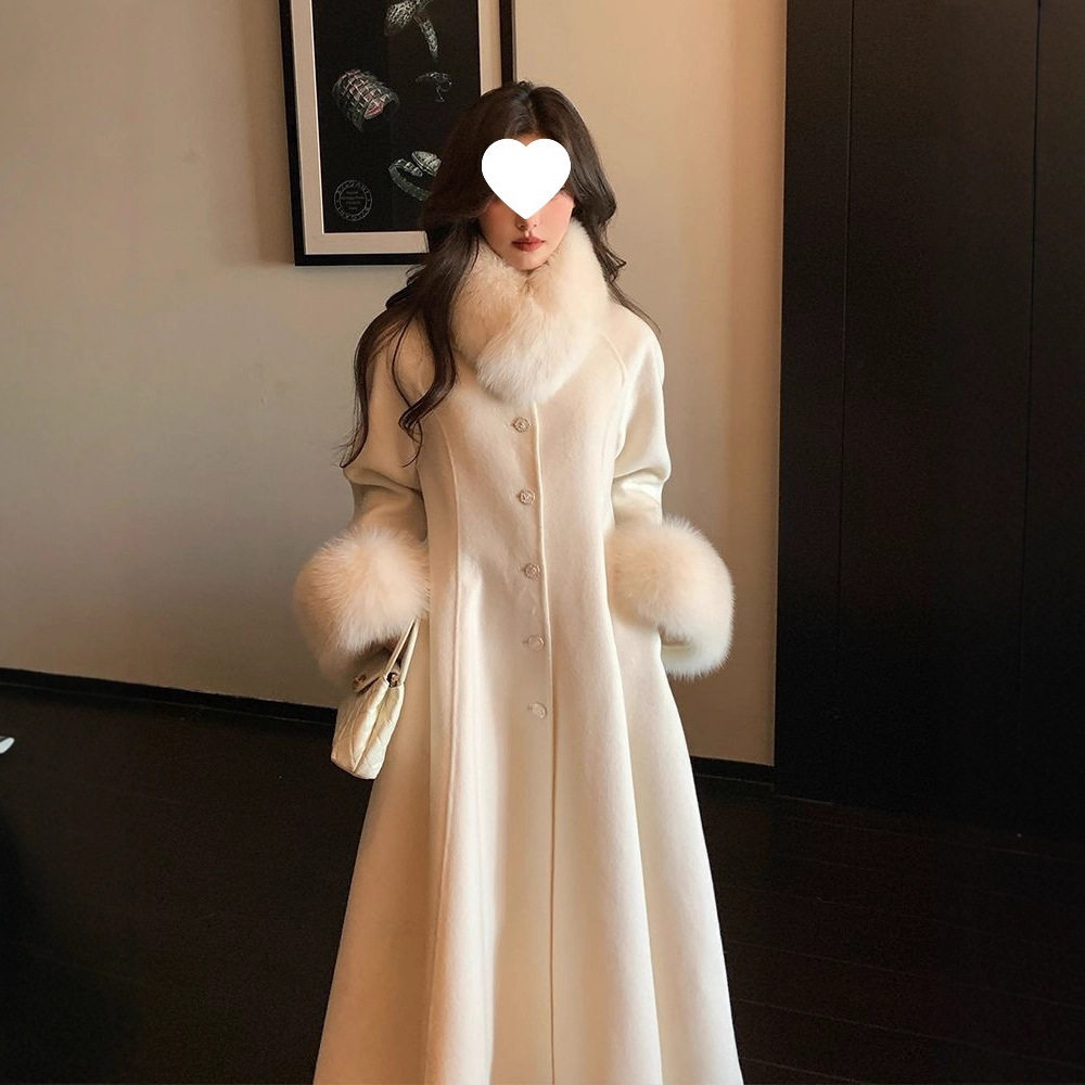 心动的信号 冬季新款法式赫本大衣中长款感白色毛领外套有吊牌