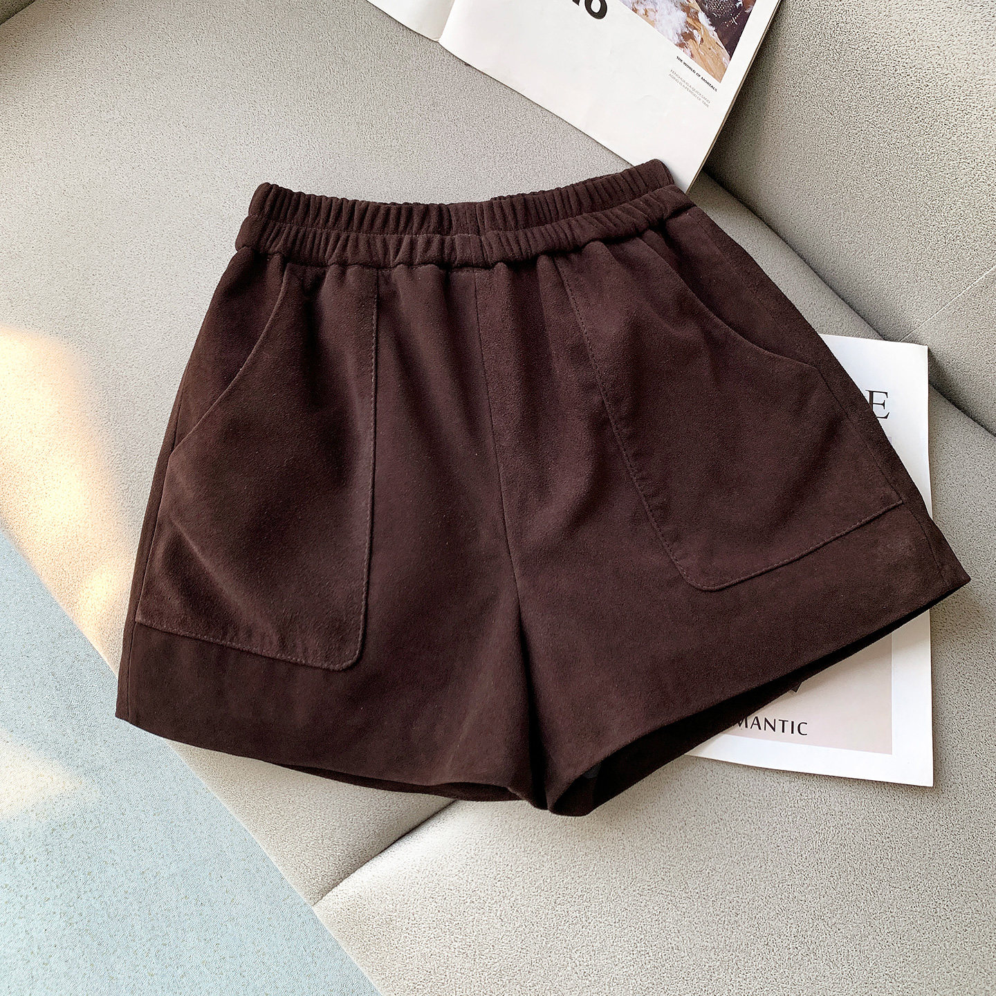 高级感2025秋新款咖色反绒皮真皮短裤女绵羊皮松紧高腰显瘦阔腿裤,女装/女士精品,皮裤,淘宝优惠券,粉丝福利购,淘宝优惠卷