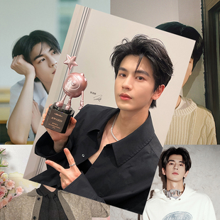 张凌赫海报 明星周边同款高清亲笔签名写真照片房间墙贴卧室壁纸