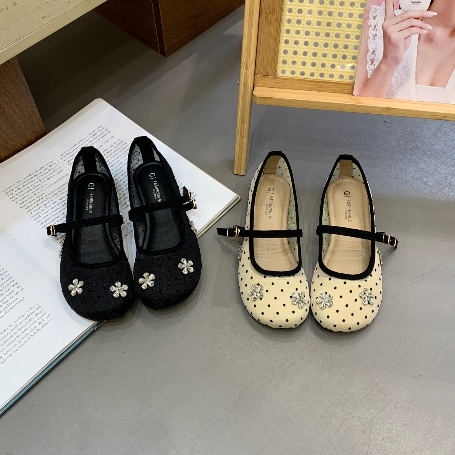 2026春夏新款法式方头水钻花朵一字扣带浅口玛丽珍单鞋女配裙子