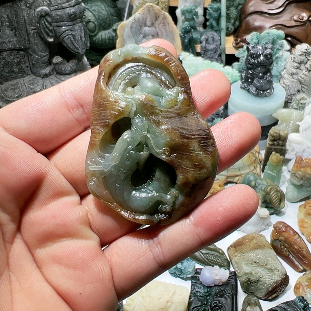 翡翠工厂清货龙牌龙的栖息地缅甸翡翠