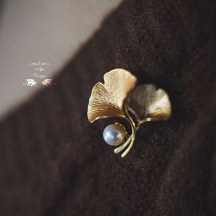 织纹丝带结手工拉丝vintage复古银杏叶天然珍珠包金胸针