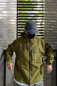 潮牌连帽冲锋衣男女春秋户外旅行登山服运动情侣夹克外套JK50P70,冬天黑色丝袜怎么搭配好看图片