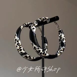 飒爽拽姐!皮质黑白豹纹耳圈大圆圈耳环女高级感显脸小耳饰百搭款