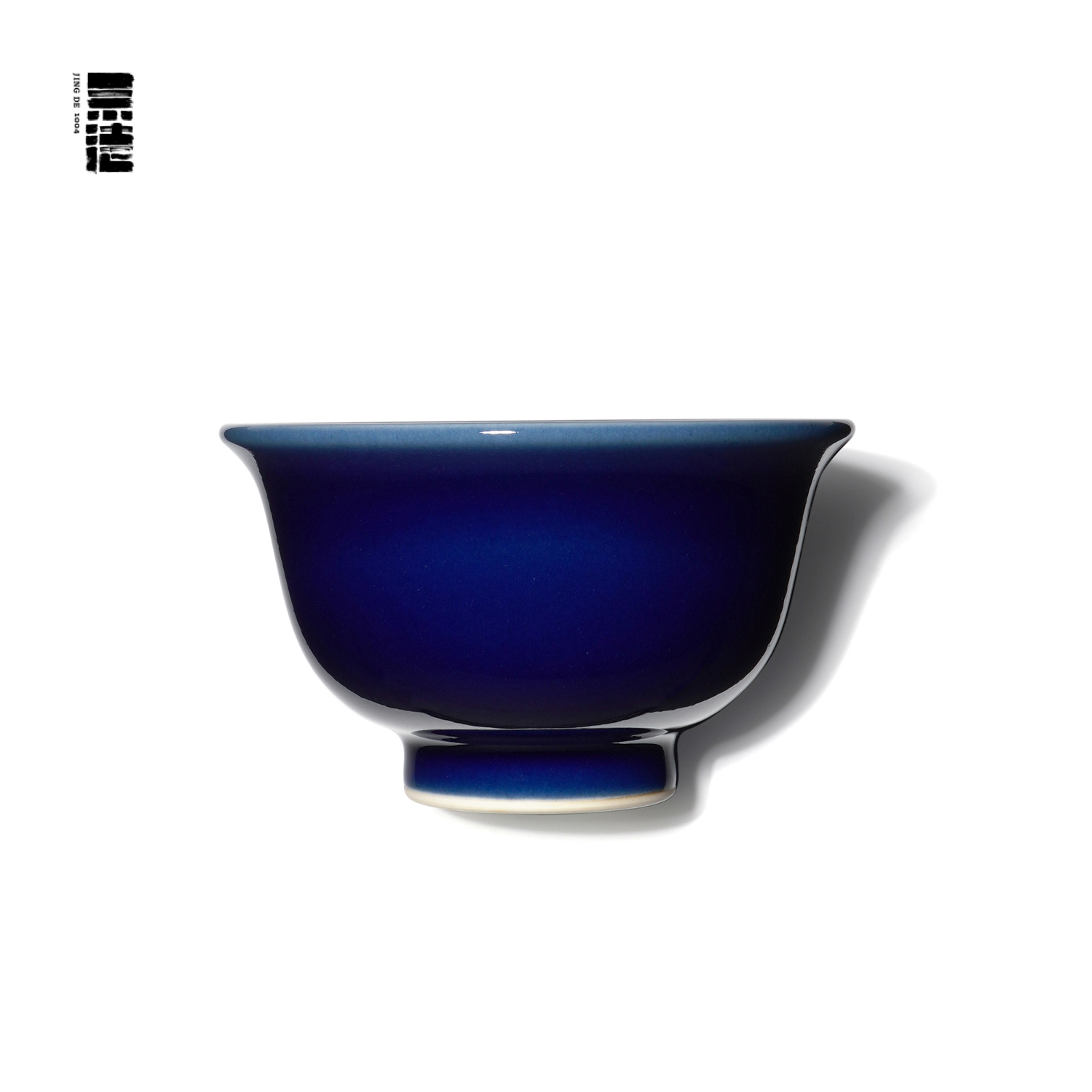 景德1004柴窑烧霁蓝压手杯