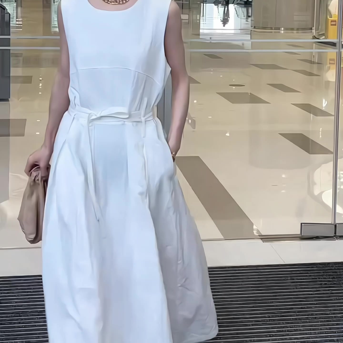 法式气质时尚优雅无袖连衣裙女2025春夏新款高级感简约轻奢连体裙