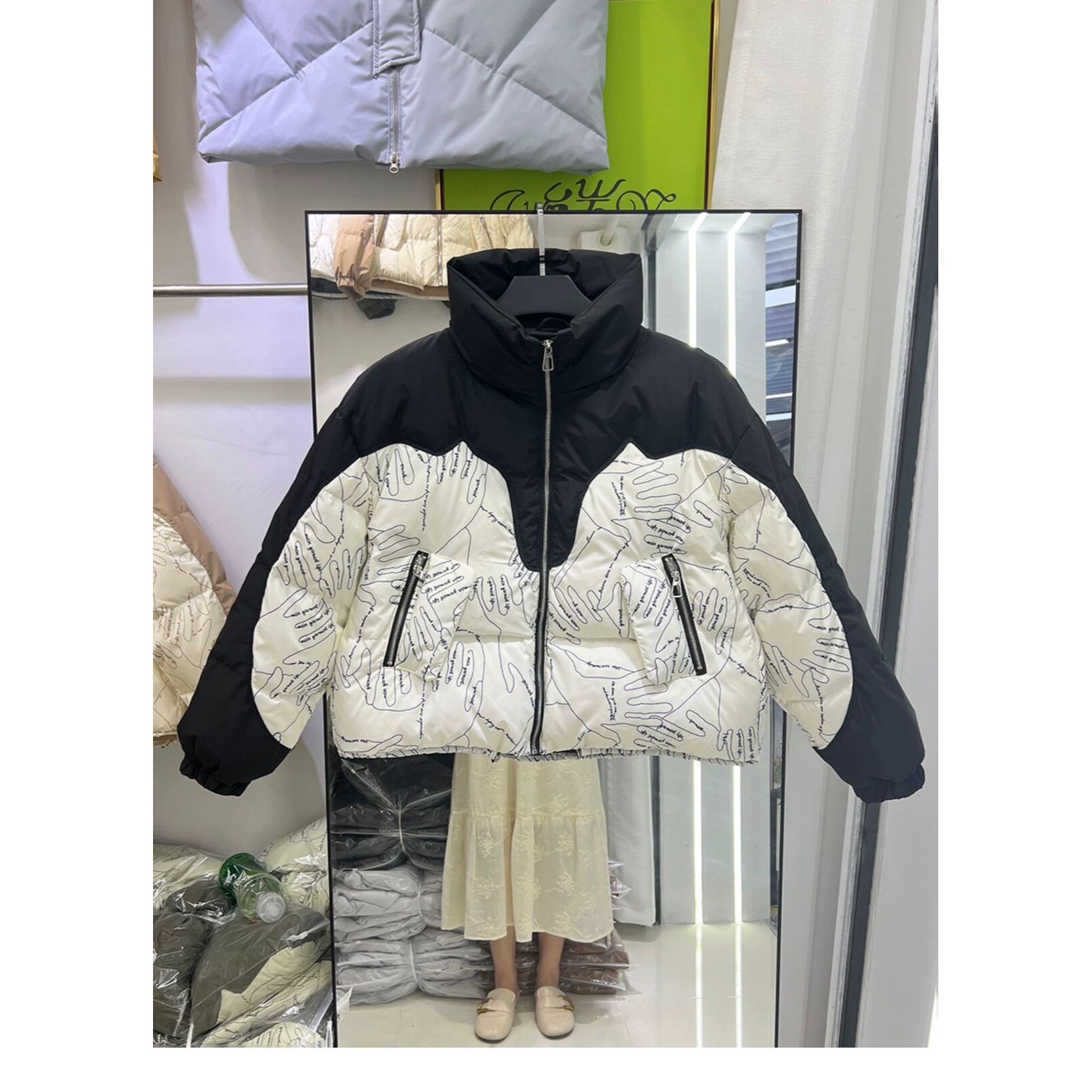 冬季新款撞色拼接印花立领短款羽绒服女加厚鸭绒小个子面包服