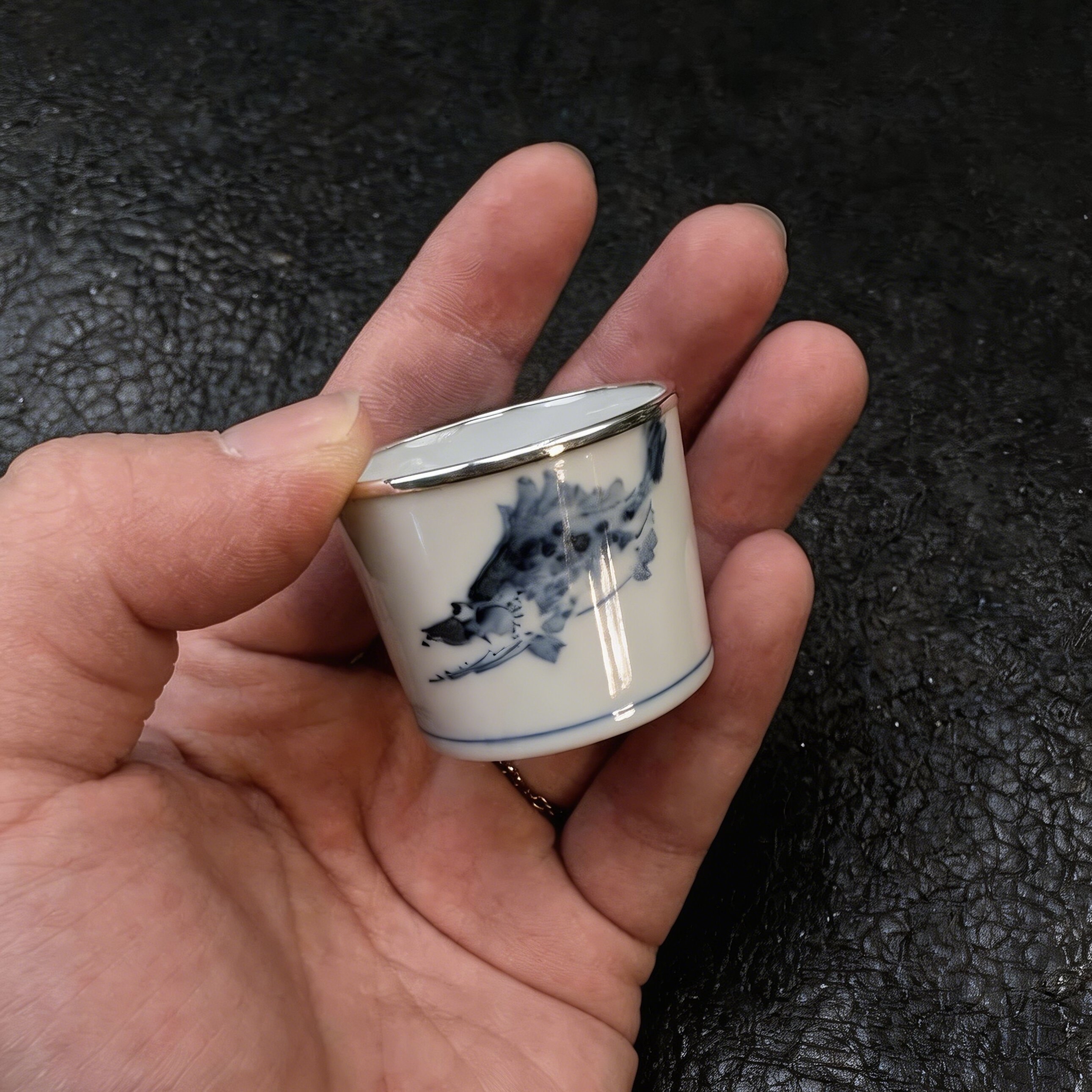 20cc迷你青花鳜鱼杯手绘包银口小酒杯超薄胎工夫茶一口杯扳指杯