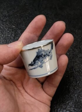 20cc迷你青花鳜鱼杯手绘包银口小酒杯超薄胎工夫茶一口杯扳指杯