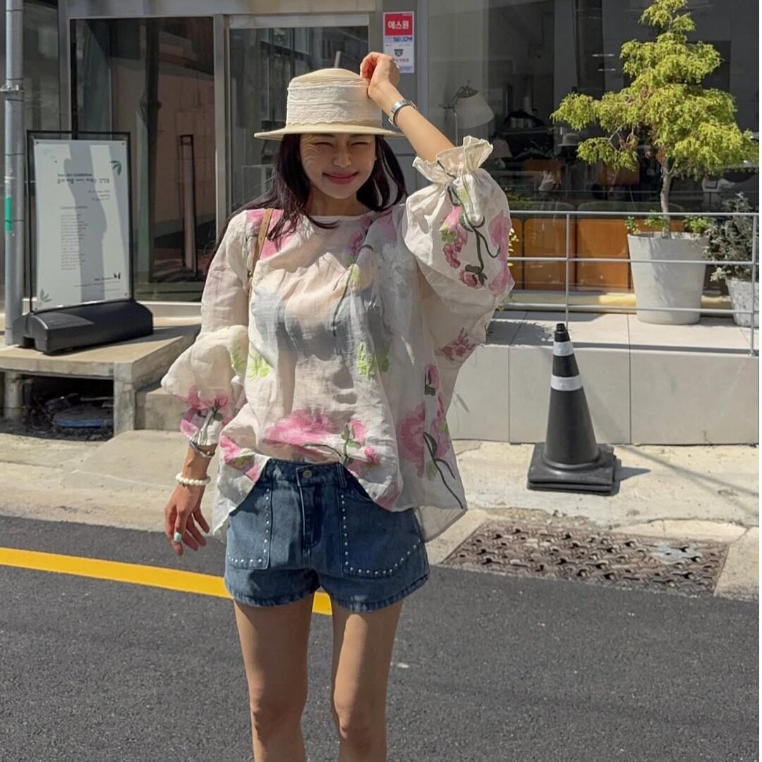 韩国圆领刺绣花朵灯笼袖套头衬衫