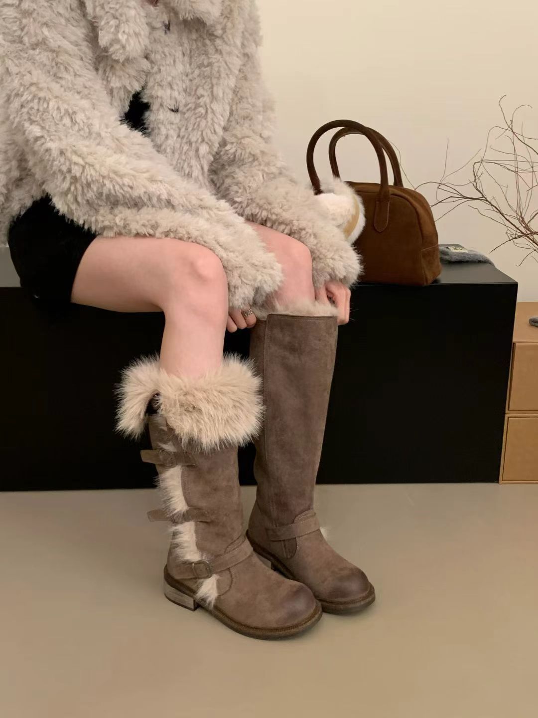 俄式长筒时尚百搭高筒雪地靴皮带扣保暖两穿厚底加绒皮毛一体长靴