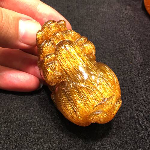 老矿料精工雕刻顺发猫眼把玩吊坠