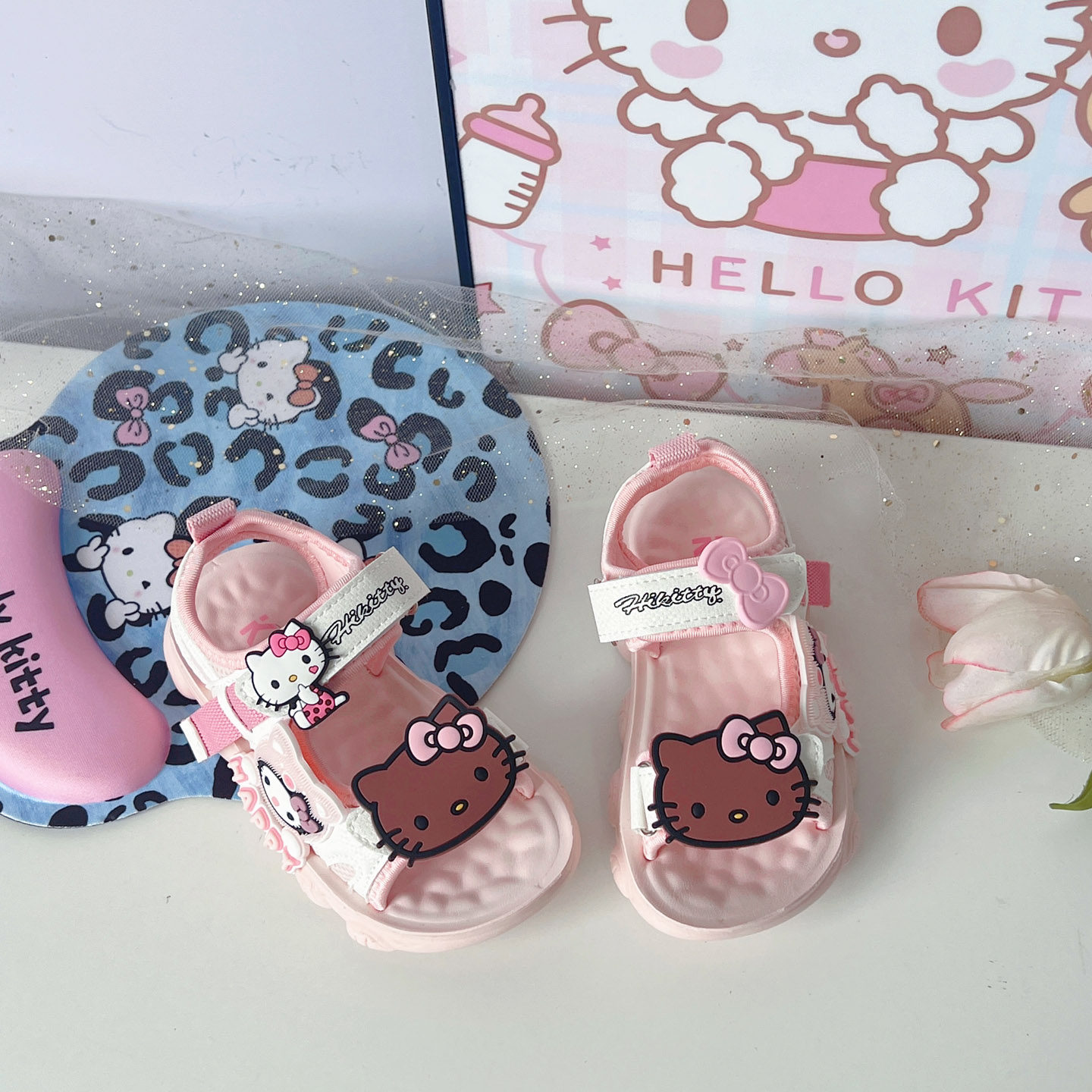 女童凉鞋女款2026新款夏季高颜值粉色运动沙滩鞋儿童2026超火夏天