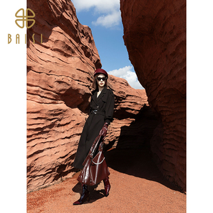 2025冬季新品百丝翻领风衣长裙气质显瘦系带收腰干练黑色连衣裙女