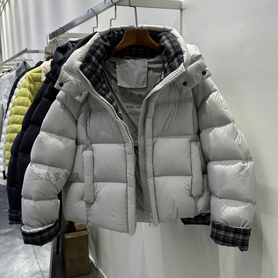 95白鸭绒格子短款加厚羽绒服女