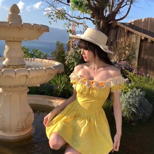 大码三亚海边度假碎花连衣裙女夏季2026微胖mm显瘦收腰多巴胺裙子