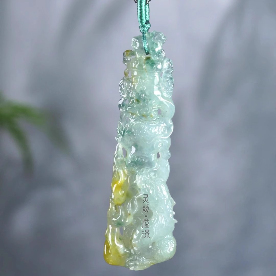 一飞冲天龙柱翡翠天然A货挂件