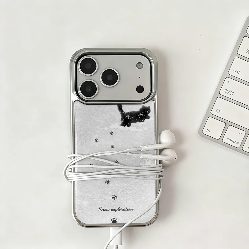2025ins冬日雪地黑猫适用苹果16/17Promax手机壳IP15滴胶水凝14