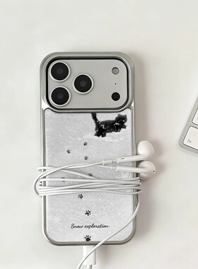 2025ins冬日雪地黑猫适用苹果16/17Promax手机壳IP15滴胶水凝14