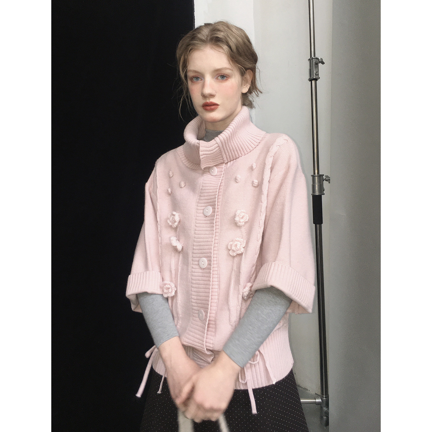 俗集原创 25AW斗篷正反两穿钩花重工澳羚羊毛毛衣秋冬高领上衣